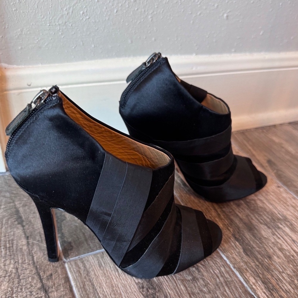 Badgley Mischka Black Satin Peep Toe Pleated Wrap Stileto Heels 6M Holiday Party
